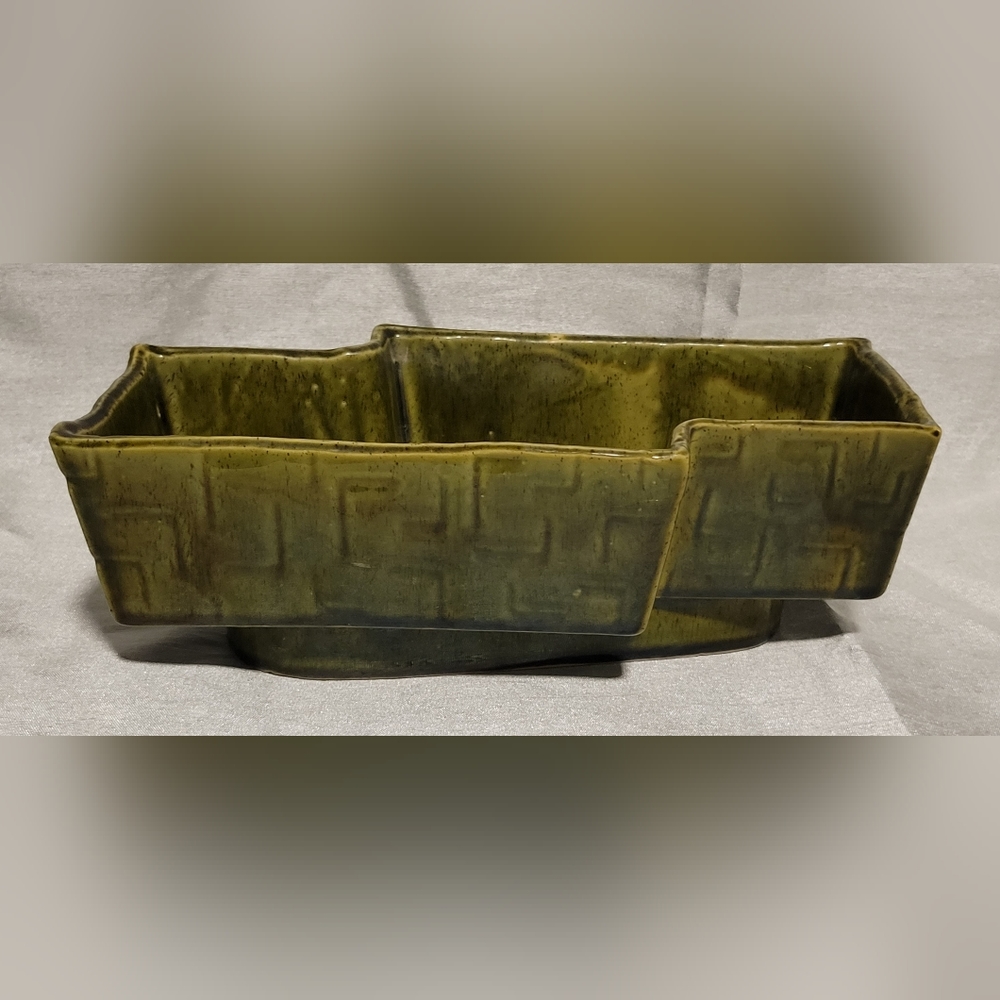 Vintage Upco USA 275 Speckled Avacado Green Ceramic Zig Zag Planter